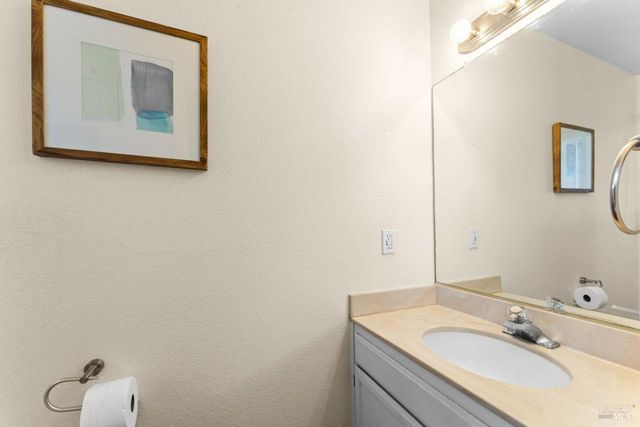 2142 Chianti Dr, Santa Rosa, CA 95403