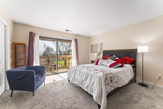 2142 Chianti Dr, Santa Rosa, CA 95403