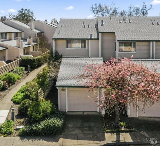 2142 Chianti Dr, Santa Rosa, CA 95403