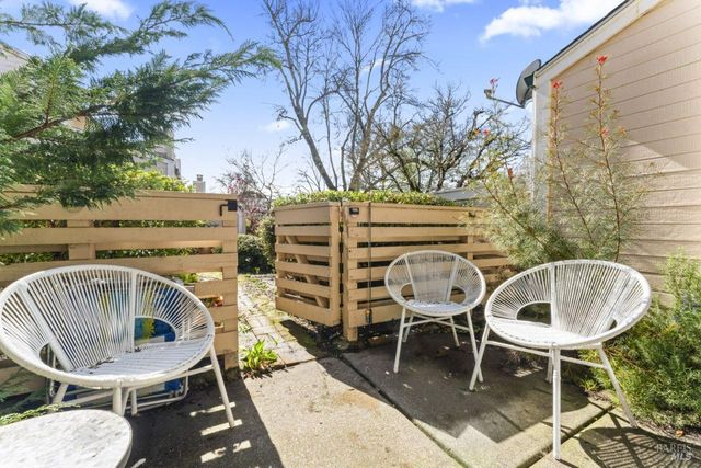 2142 Chianti Dr, Santa Rosa, CA 95403