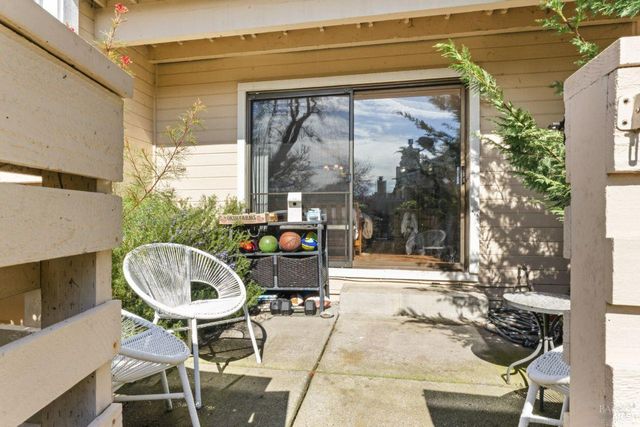 2142 Chianti Dr, Santa Rosa, CA 95403