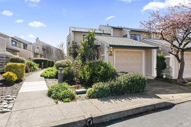 2142 Chianti Dr, Santa Rosa, CA 95403