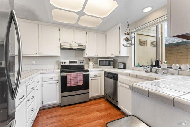 2142 Chianti Dr, Santa Rosa, CA 95403