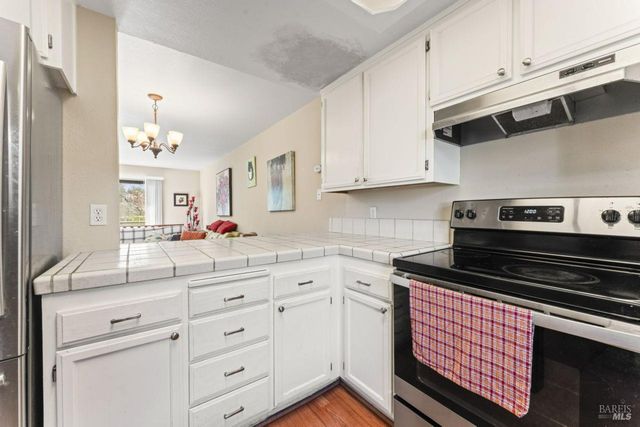 2142 Chianti Dr, Santa Rosa, CA 95403