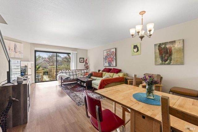 2142 Chianti Dr, Santa Rosa, CA 95403