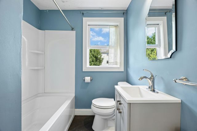 38 Oakdale Road, Wilmington, MA 01887