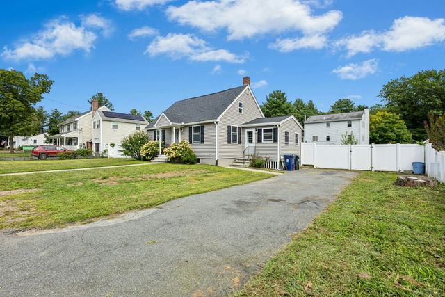 38 Oakdale Road, Wilmington, MA 01887