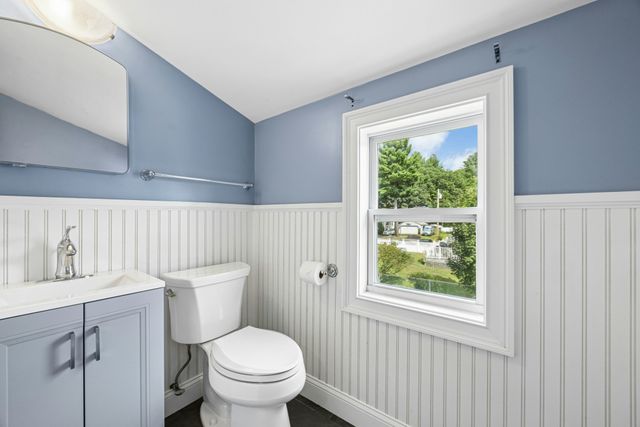 38 Oakdale Road, Wilmington, MA 01887