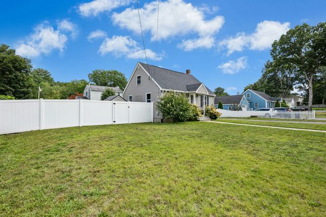 38 Oakdale Road, Wilmington, MA 01887