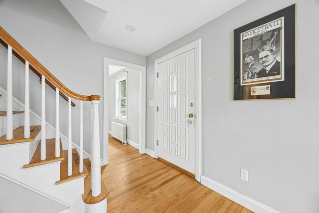 38 Oakdale Road, Wilmington, MA 01887