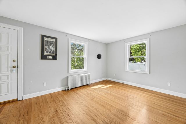 38 Oakdale Road, Wilmington, MA 01887