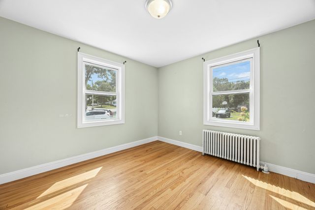 38 Oakdale Road, Wilmington, MA 01887