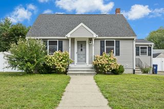 38 Oakdale Road, Wilmington, MA 01887