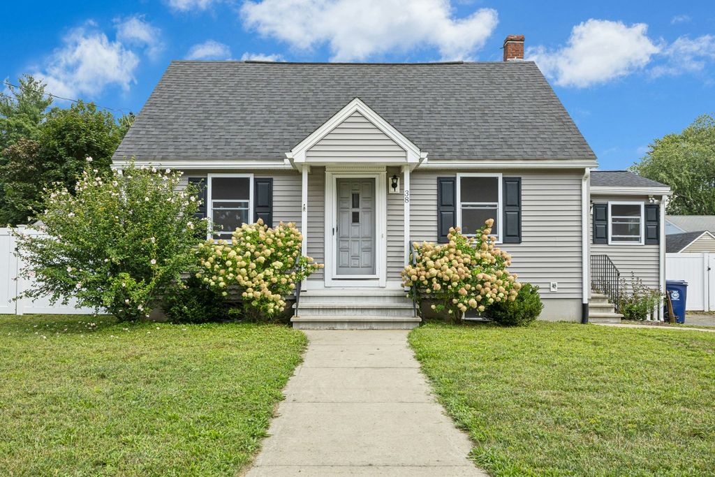 38 Oakdale Road, Wilmington, MA 01887
