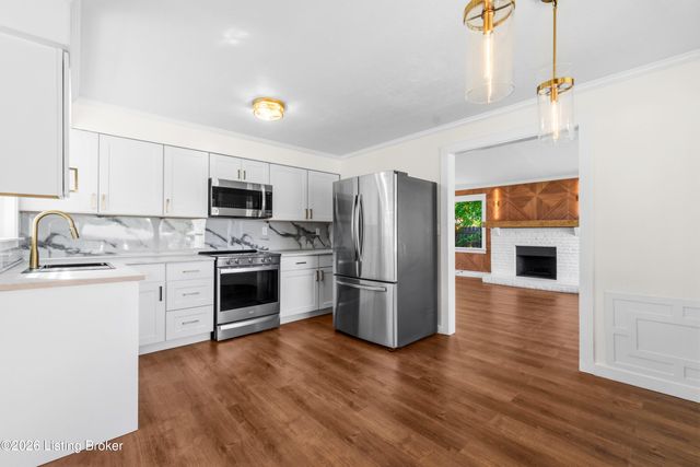 8012 Daffodil Dr, Louisville, KY 40258