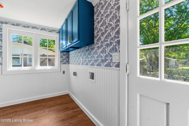 8012 Daffodil Dr, Louisville, KY 40258