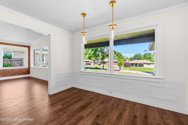 8012 Daffodil Dr, Louisville, KY 40258