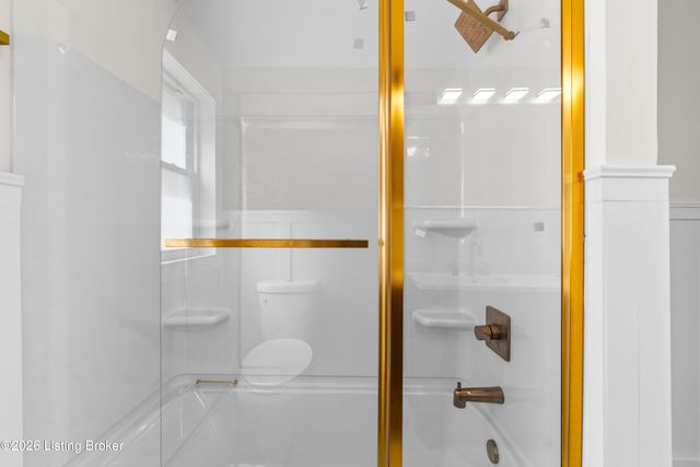 8012 Daffodil Dr, Louisville, KY 40258