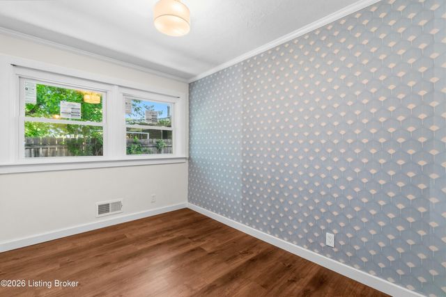 8012 Daffodil Dr, Louisville, KY 40258