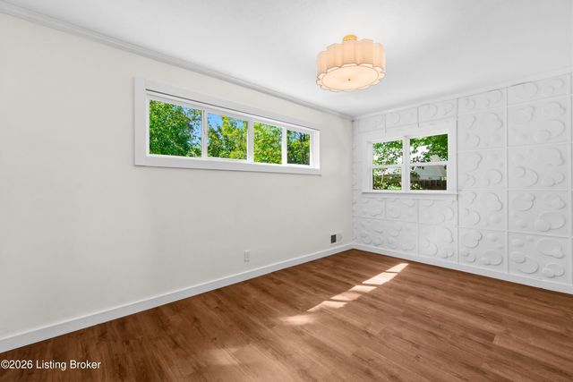 8012 Daffodil Dr, Louisville, KY 40258