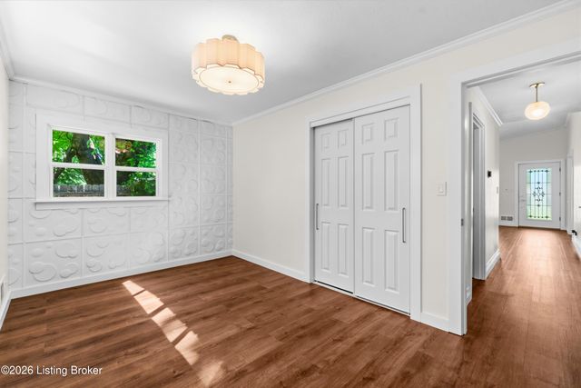 8012 Daffodil Dr, Louisville, KY 40258