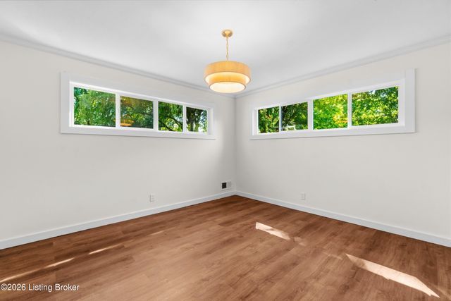 8012 Daffodil Dr, Louisville, KY 40258