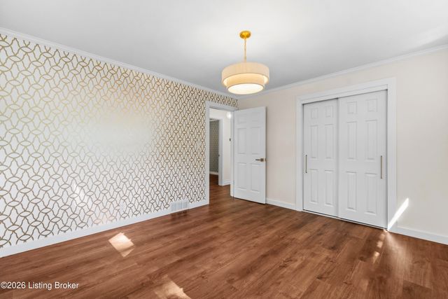 8012 Daffodil Dr, Louisville, KY 40258