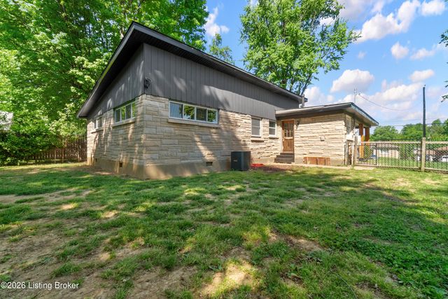 8012 Daffodil Dr, Louisville, KY 40258