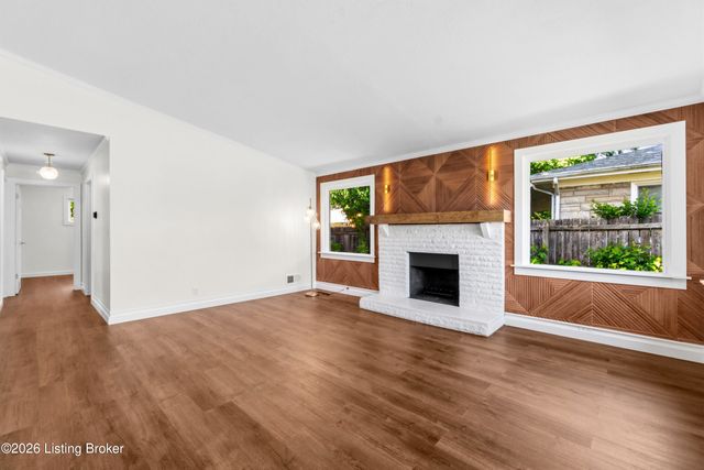 8012 Daffodil Dr, Louisville, KY 40258