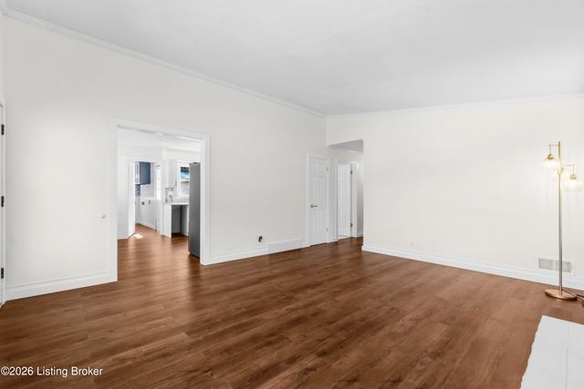 8012 Daffodil Dr, Louisville, KY 40258