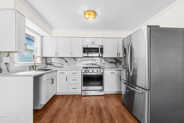 8012 Daffodil Dr, Louisville, KY 40258