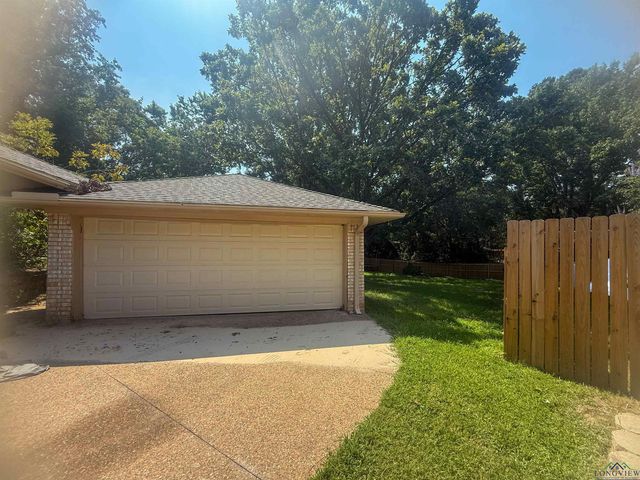 409 Sutherland Dr., Tyler, TX 75703