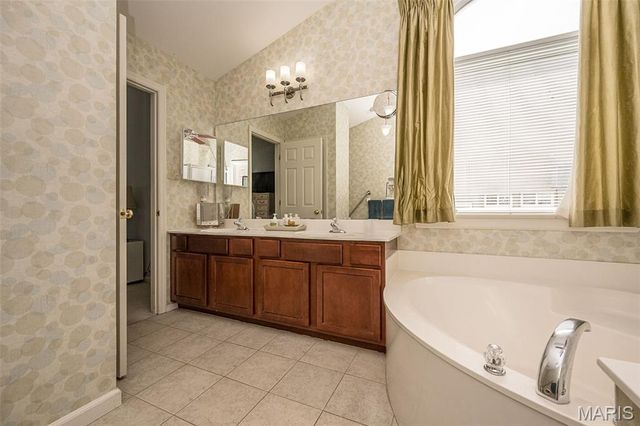 3016 Kingsridge Manor Drive, St Louis, MO 63129