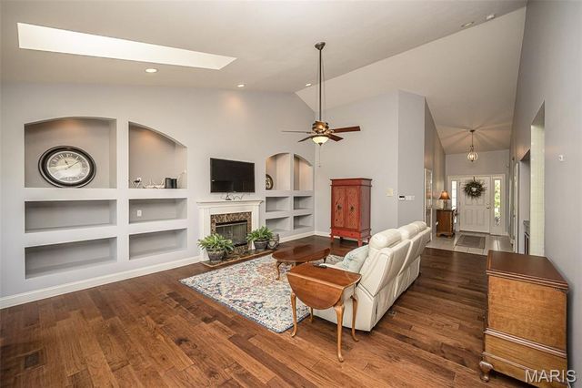 3016 Kingsridge Manor Drive, St Louis, MO 63129