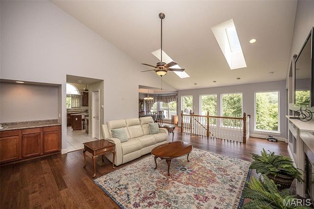 3016 Kingsridge Manor Drive, St Louis, MO 63129