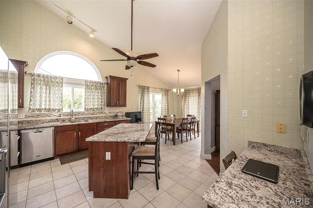 3016 Kingsridge Manor Drive, St Louis, MO 63129