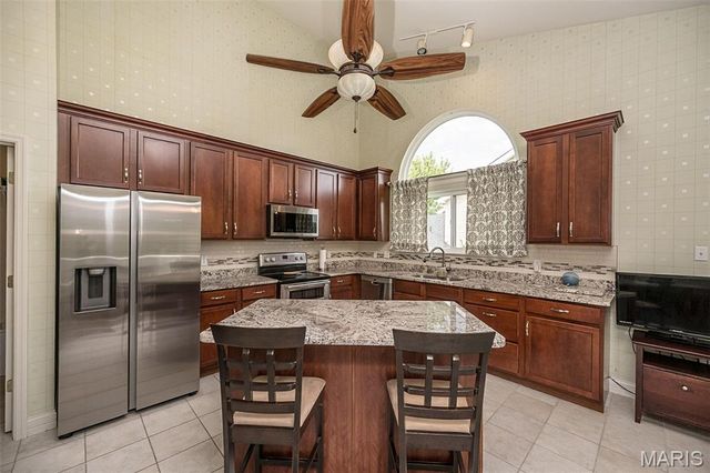 3016 Kingsridge Manor Drive, St Louis, MO 63129