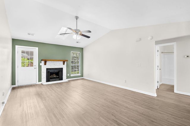 116 Lancelot Hall, Charleston, SC 29418