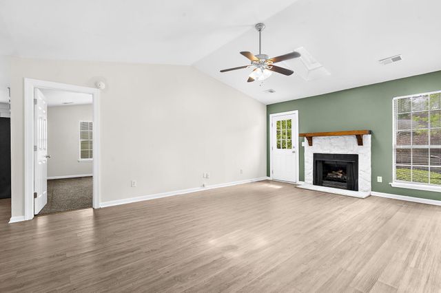 116 Lancelot Hall, Charleston, SC 29418