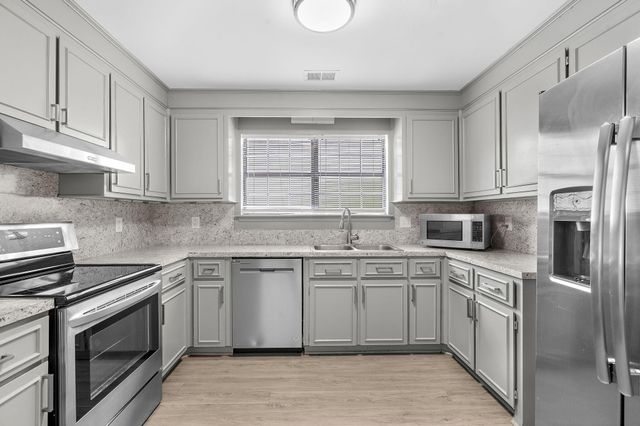 116 Lancelot Hall, Charleston, SC 29418