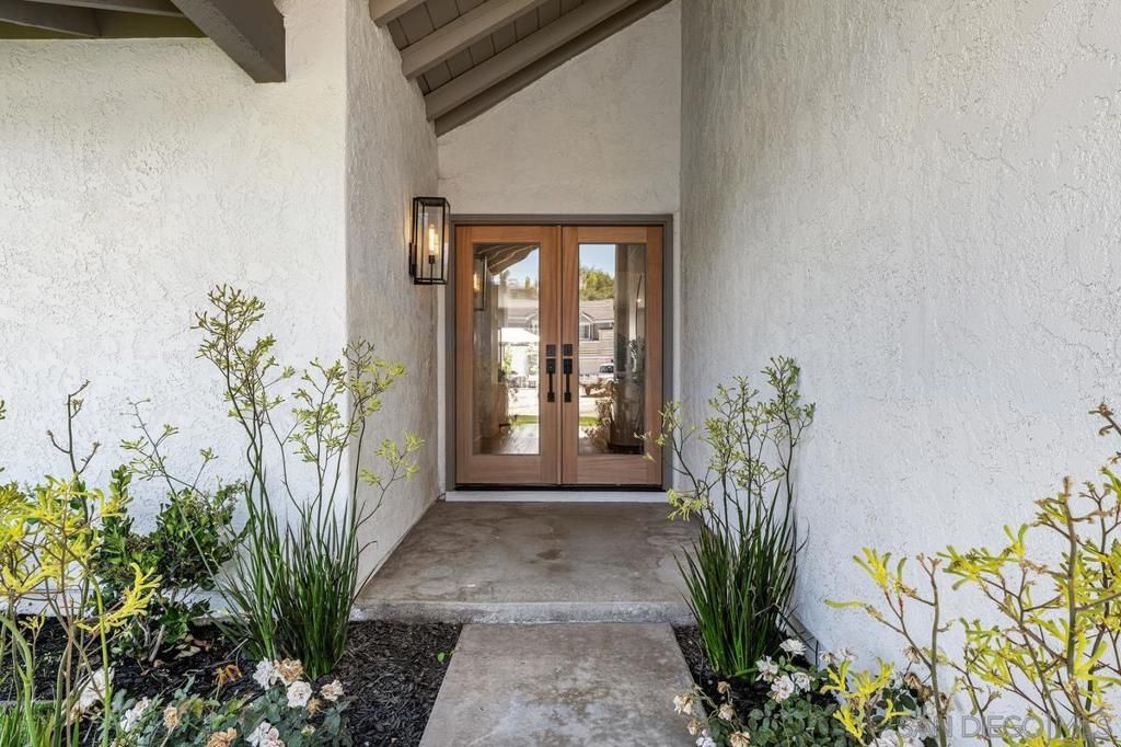 Image 4 of property listing at 3008 Garboso St., Carlsbad, CA 92009