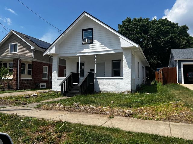 956 2nd Avenue, Aurora, IL 60505