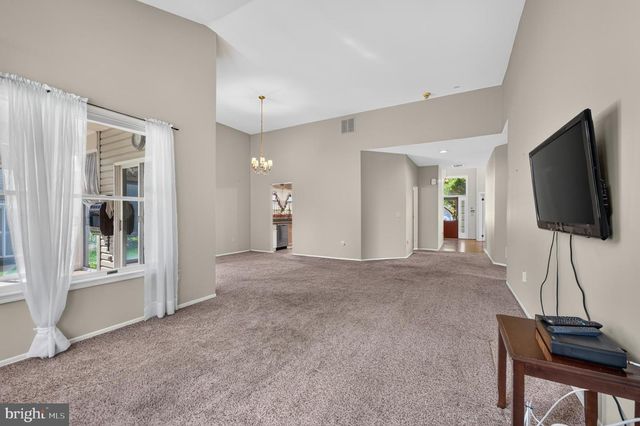 232 WAGON WHEEL LN, Columbus, NJ 08022