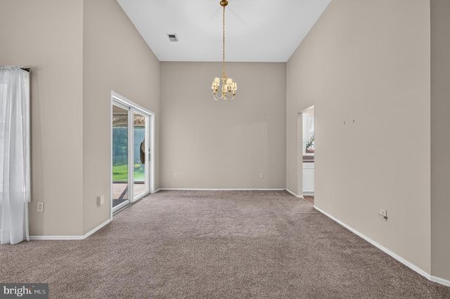 232 WAGON WHEEL LN, Columbus, NJ 08022