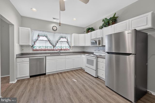 232 WAGON WHEEL LN, Columbus, NJ 08022