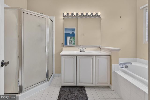 232 WAGON WHEEL LN, Columbus, NJ 08022