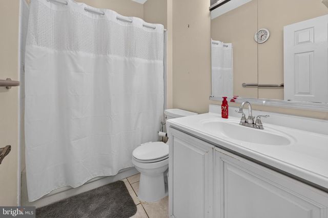 232 WAGON WHEEL LN, Columbus, NJ 08022