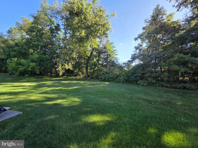 232 WAGON WHEEL LN, Columbus, NJ 08022