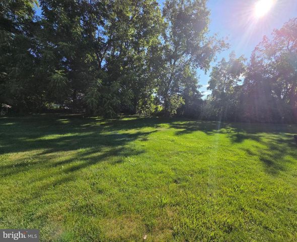 232 WAGON WHEEL LN, Columbus, NJ 08022