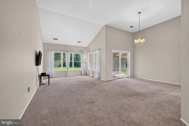 232 WAGON WHEEL LN, Columbus, NJ 08022